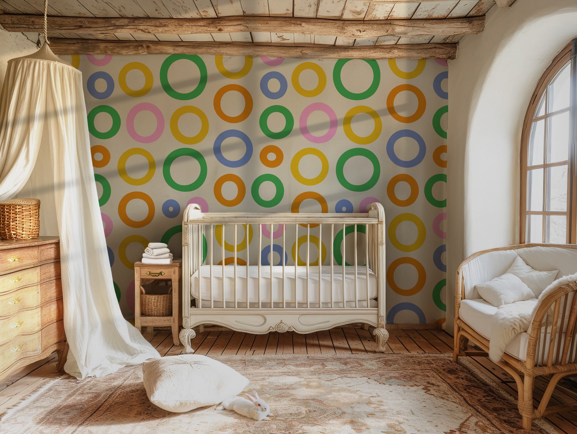 Wall covering with reverberating colors and a resonant design motif